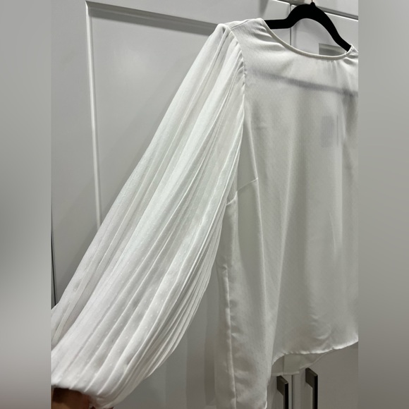 New, never worn- RW&co white, women’s blouse with flowing sleeves - Picture 5 of 8